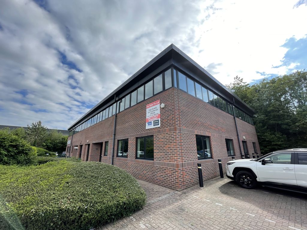 Office to let in Unit 14, Interface Business Centre, Royal Wootton Bassett, Swindon SN4, £39,194 pa