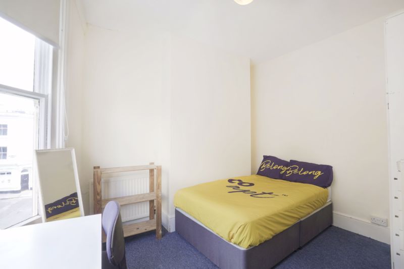 5 bed flat to rent in Burlington Street, Brighton BN2, £3,174 pcm