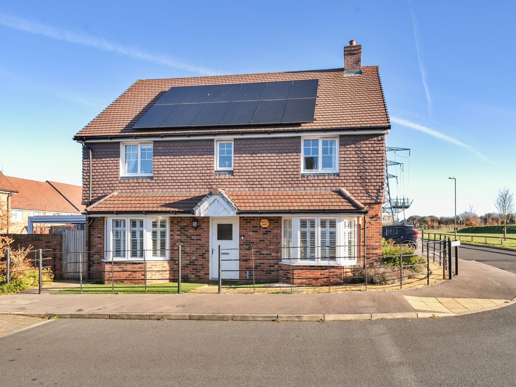 5 bed detached house for sale in Fuller Way, Andover SP11, £545,000
