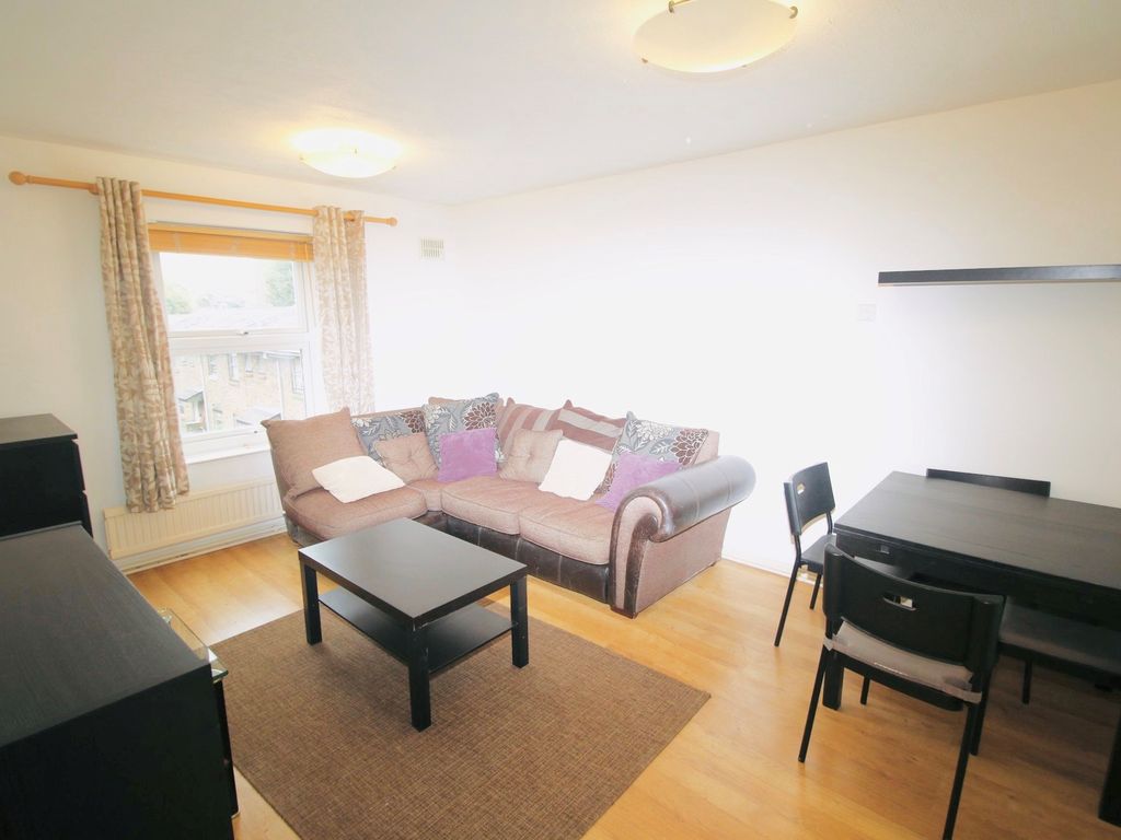 1 bed flat for sale in Wapping, London E1W, £355,000