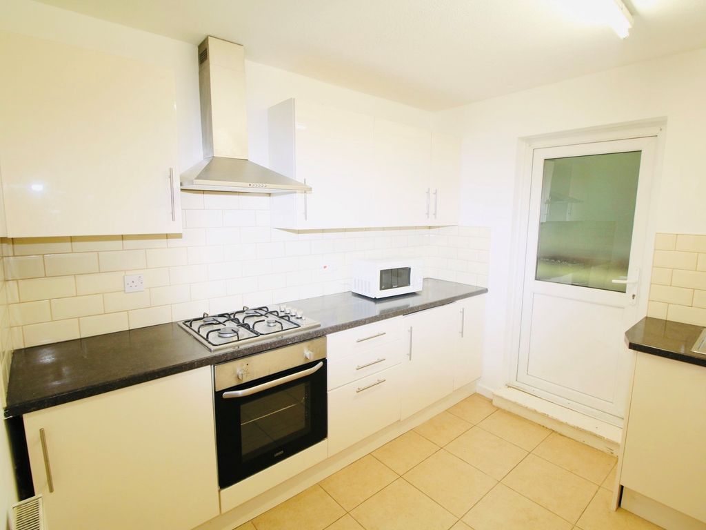 1 bed flat for sale in Wapping, London E1W, £355,000