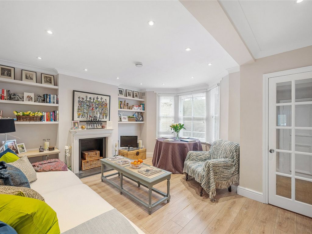 2 bed flat for sale in Chesson Road, Fulham, London W14, £695,000