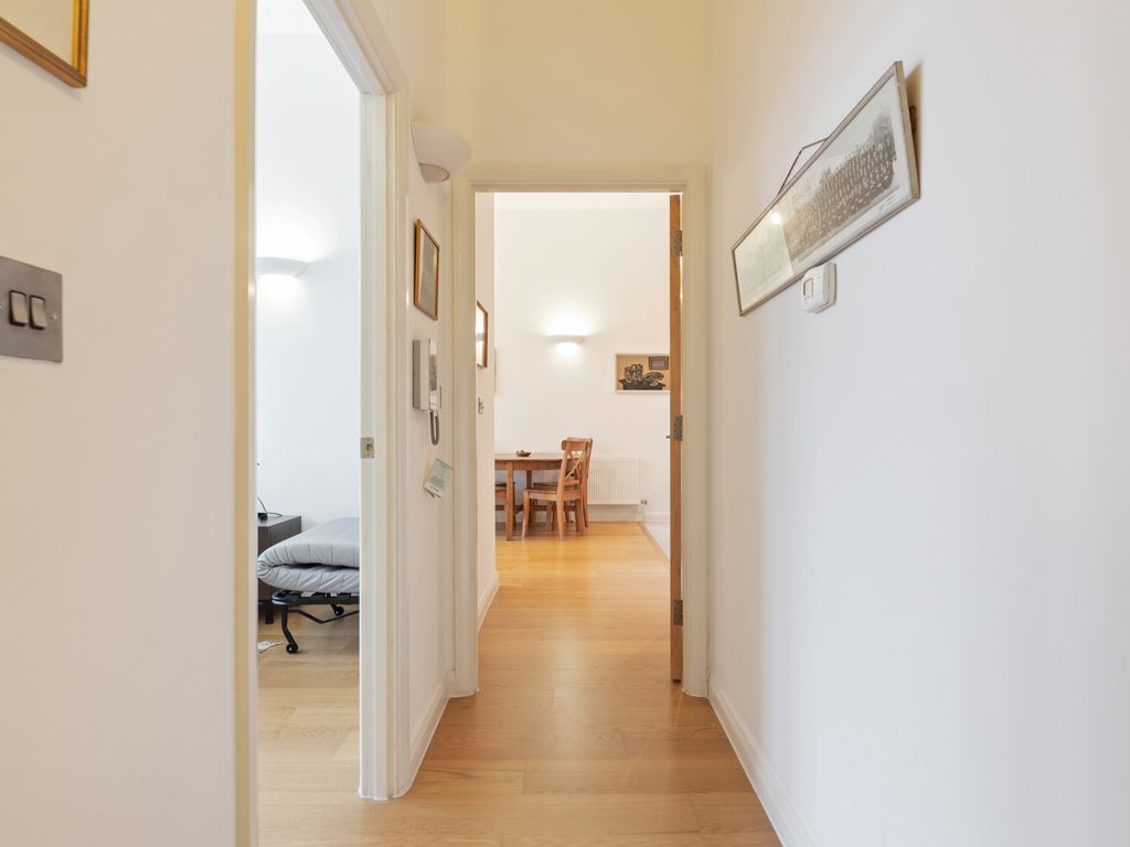1 bed flat to rent in Larden Road, London W3, £2,100 pcm