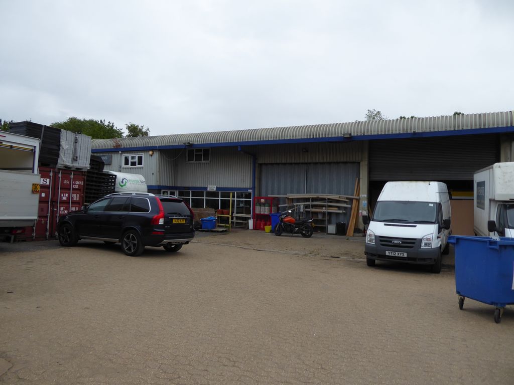 Warehouse to let in Weir Road, Wimbledon SW19, Non quoting
