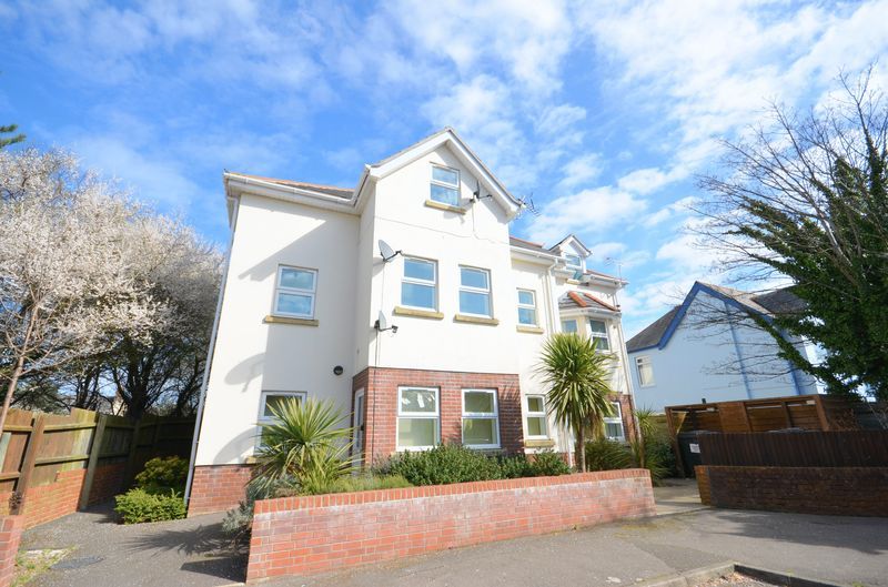 1 bed flat for sale in Lowther Gardens, Bournemouth BH8, £135,000