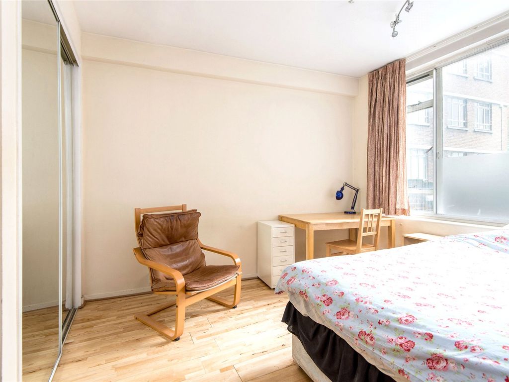 1 bed flat for sale in Charterhouse Square, London EC1M, £475,000
