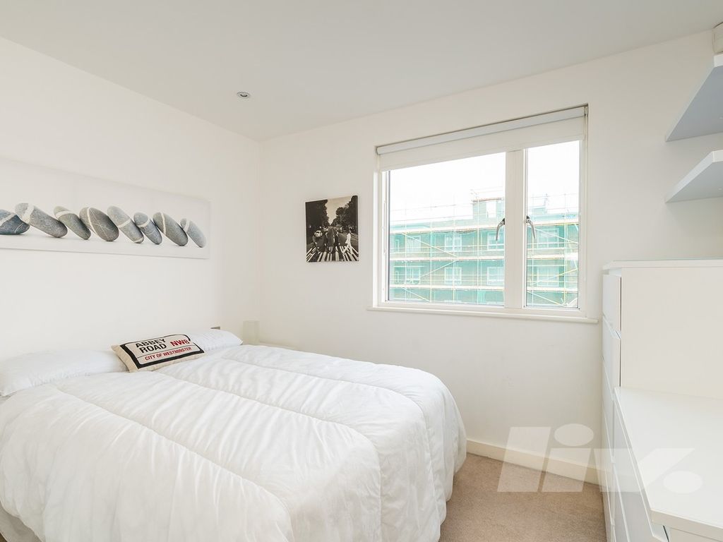 2 bed flat for sale in Abbey Road, St John's Wood NW8, £775,000