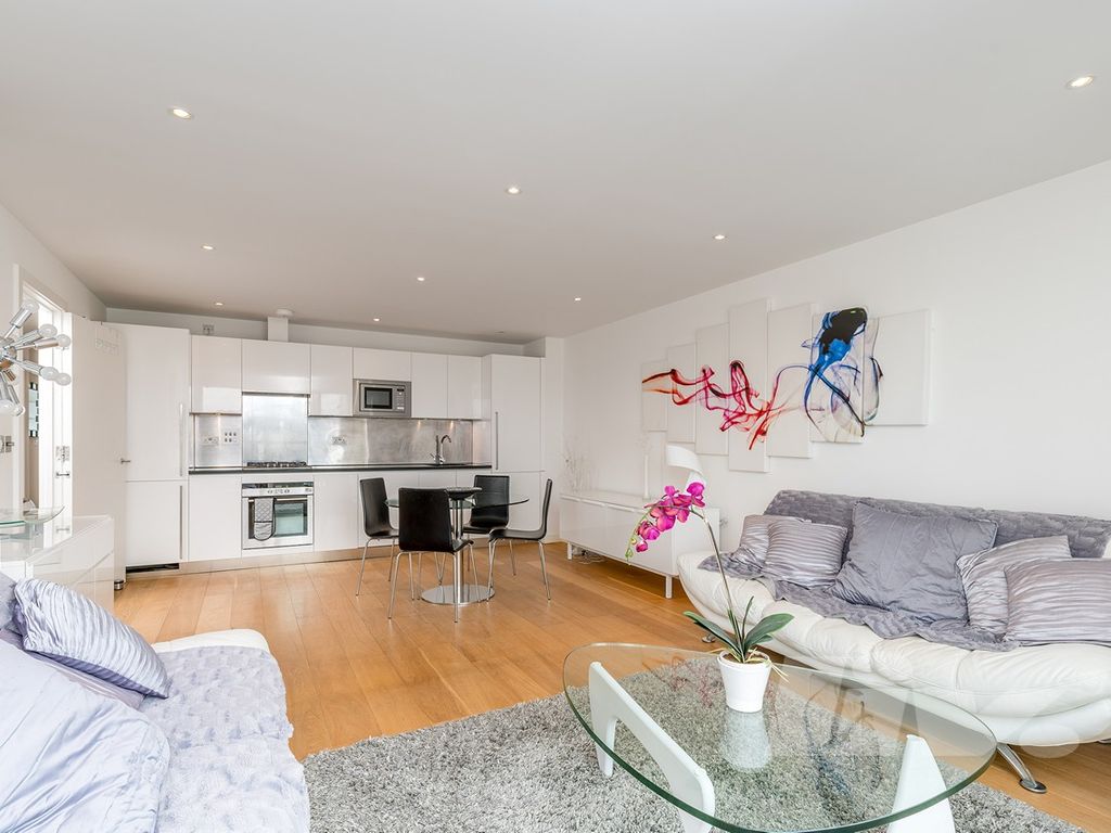 2 bed flat for sale in Abbey Road, St John's Wood NW8, £775,000