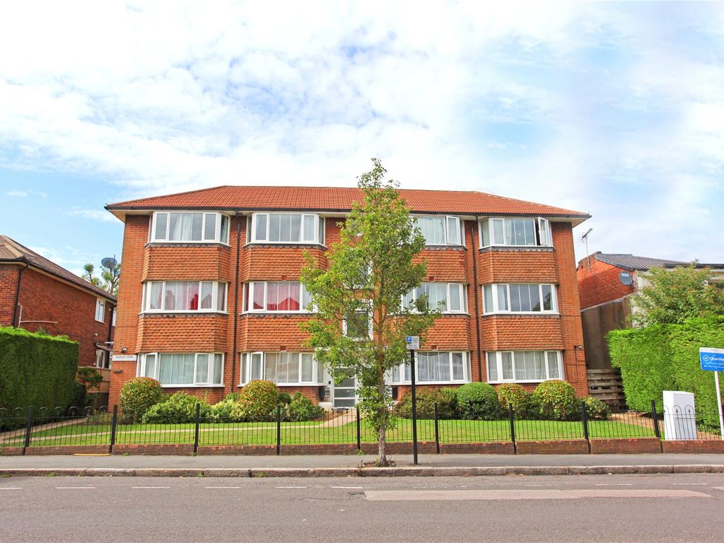 2 bed flat to rent in Clarence Road, London N22, £1,850 pcm