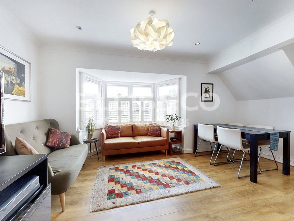 3 bed flat for sale in Wessex Gardens, Golders Green NW11, £625,000