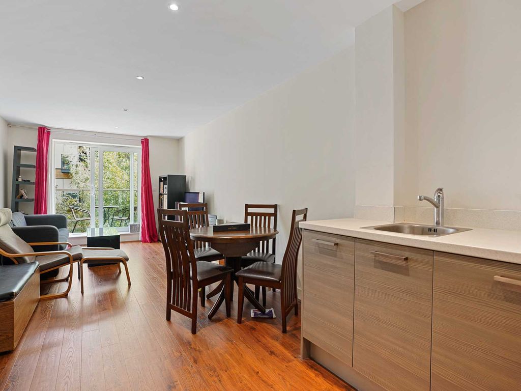 1 bed flat for sale in Napier House, Acton W3, £380,000