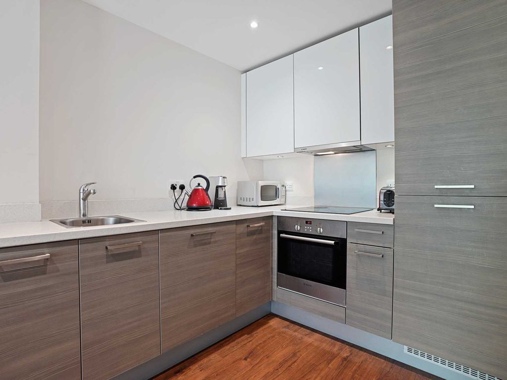 1 bed flat for sale in Napier House, Acton W3, £380,000