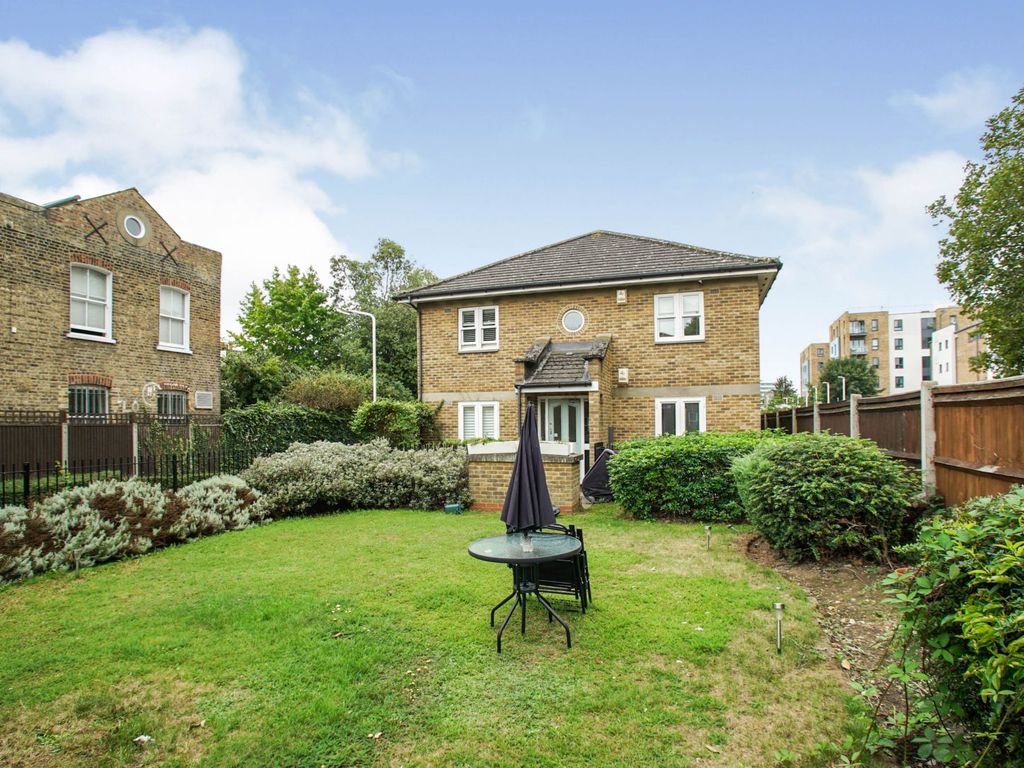 1 bed flat for sale in Kingswood Terrace, Chiswick W4, £550,000
