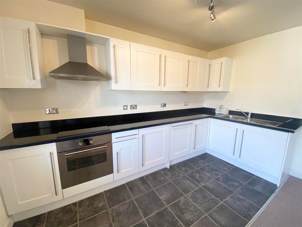 2 bed flat to rent in Sycamore Street, Blaby, Leicester LE8, £850 pcm