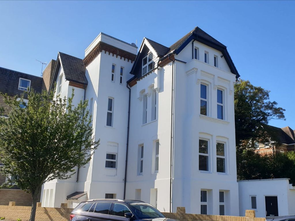 1 bed flat to rent in Cheriton Gardens, Folkestone CT20, £825 pcm