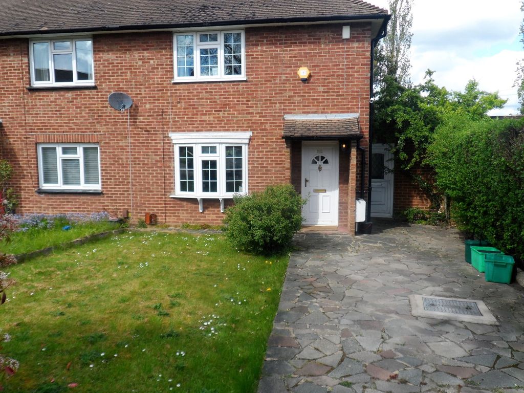 3 bed terraced house to rent in Imperial Way, Chislehurst, Bromley BR7, £1,900 pcm