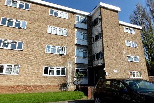 2 bed flat to rent in Haig Court, Chelmsford CM2, £1,100 pcm