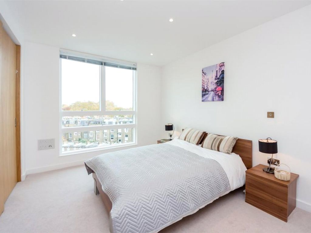 2 bed flat to rent in Holland Park Avenue, Holland Park, London W11, £4,250 pcm