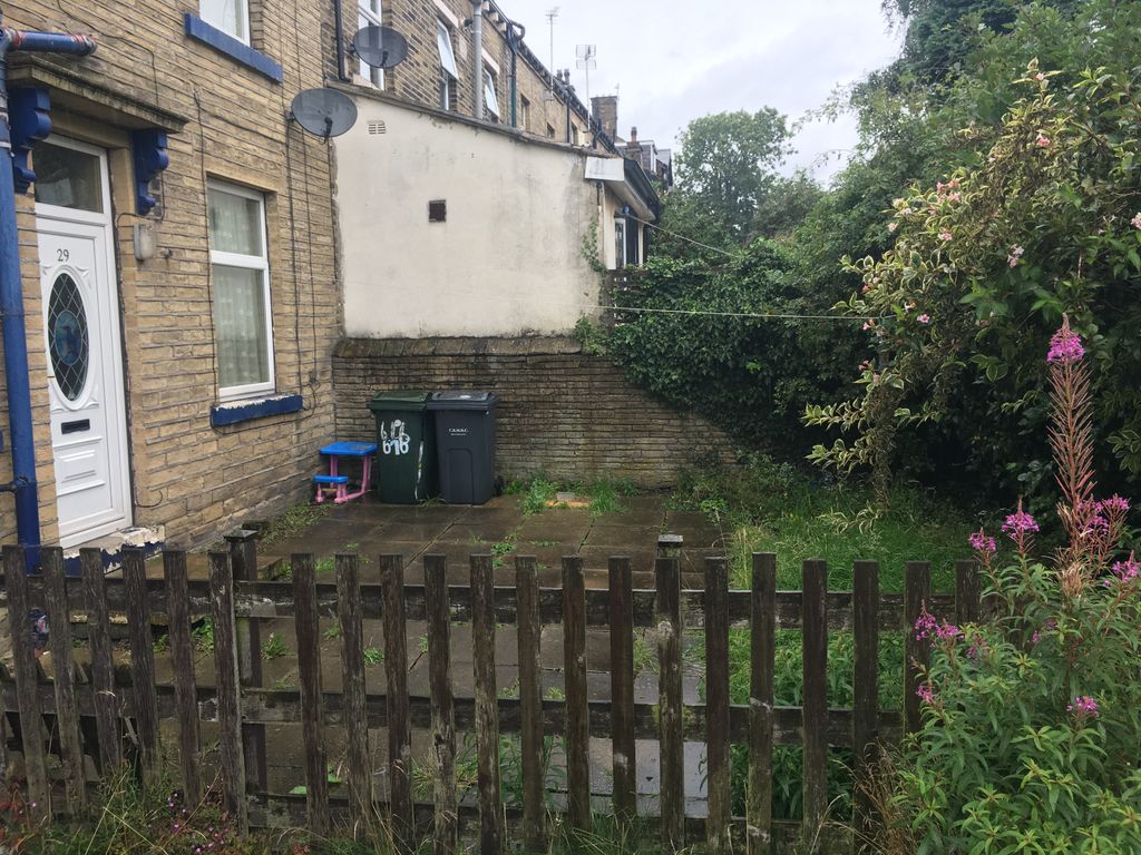 3 bed terraced house to rent in Clement St, Bradford BD8, £650 pcm