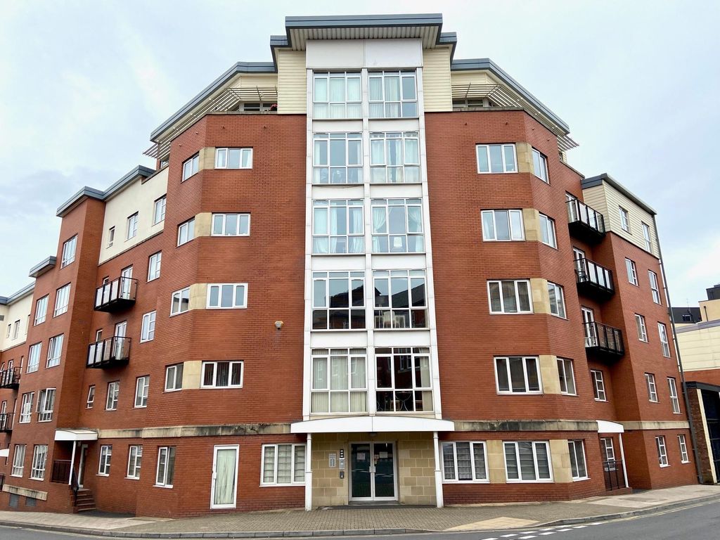 1 bed flat to rent in Townsend Way, Birmingham B1, £900 pcm