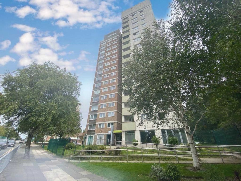 2 bed flat to rent in Willow Rise, Kirkby L33, £525 pcm