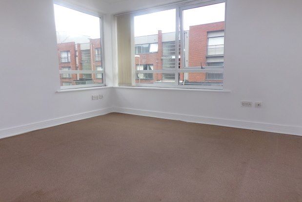 2 bed flat to rent in Carlett View, Liverpool L19, £850 pcm