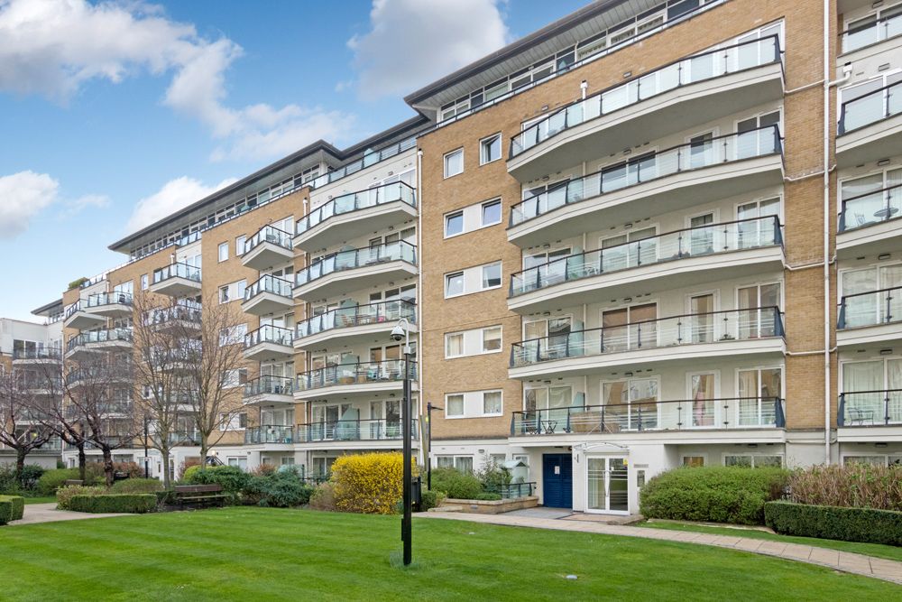 2 bed flat to rent in Anchor House, Riverside West, Wandsworth SW18, £2,250 pcm
