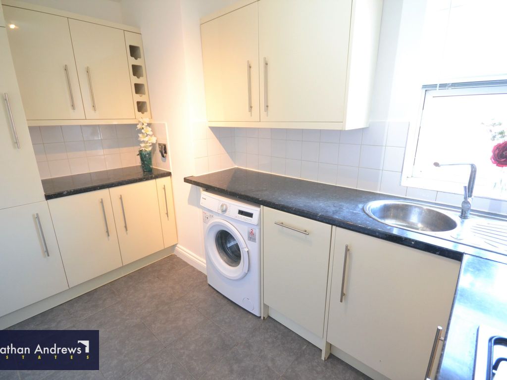 2 bed flat to rent in Greenford Road, Greenford, Middlesex UB6, £1,500 pcm