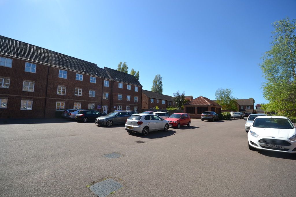 2 bed flat to rent in Thompson Court, Chilwell, Beeston, Nottingham NG9, £800 pcm
