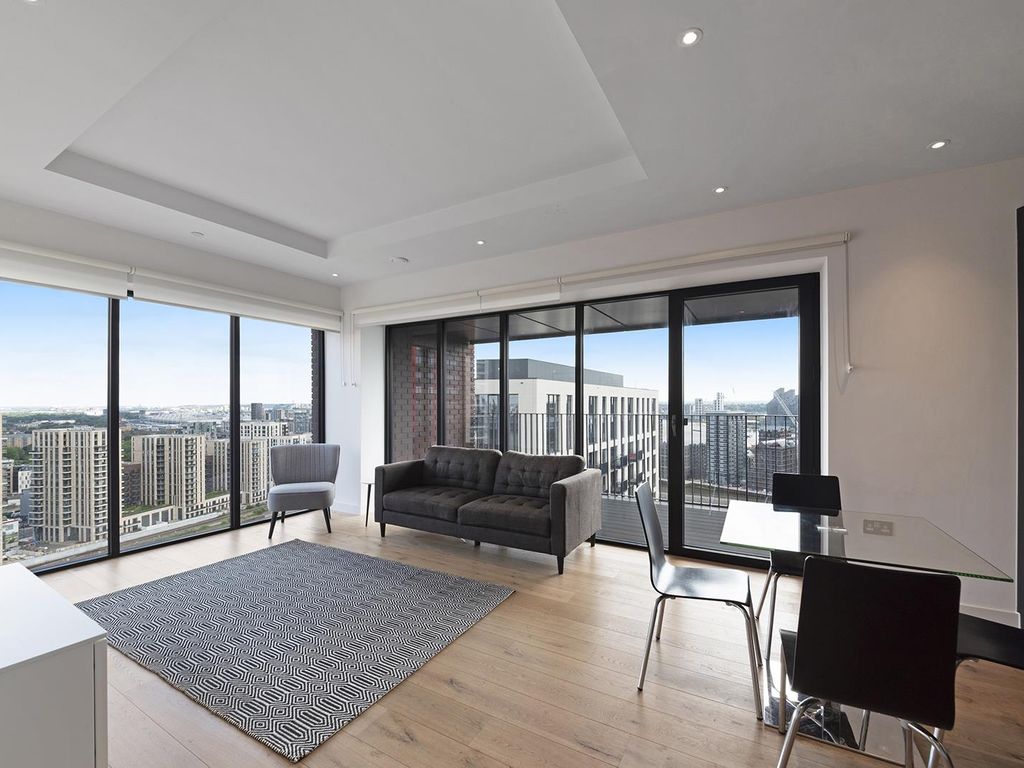1 bed flat for sale in Modena House, London City Island E14, £510,000