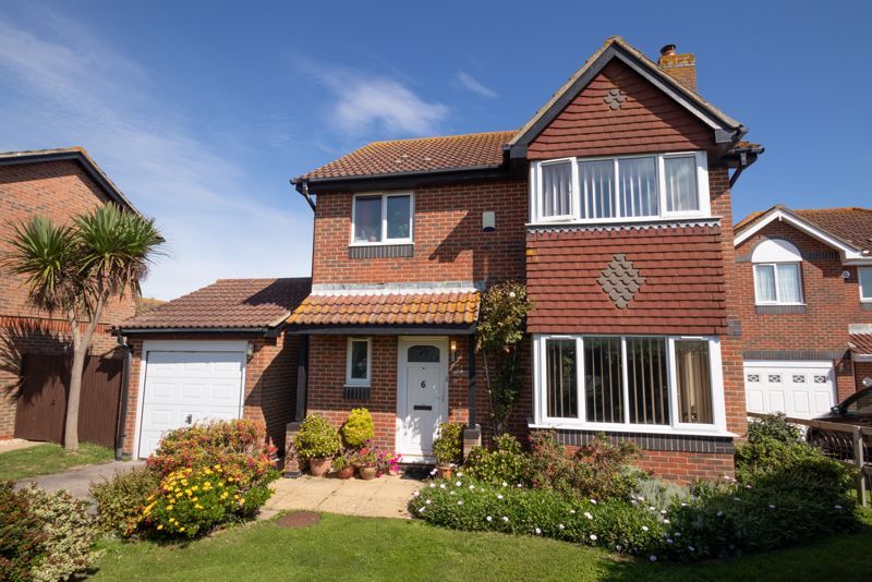 3 bed detached house for sale in Avebury Close, Bracklesham Bay, Chichester PO20, £470,000