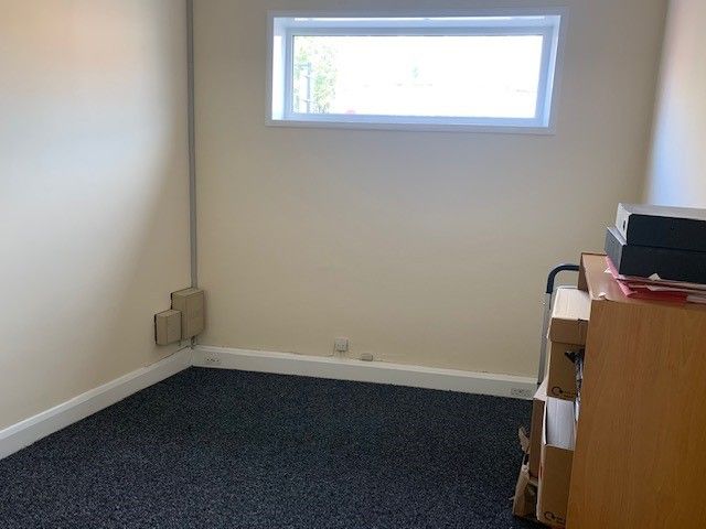 Office to let in London Road, Thornton Heath CR7, £6,600 pa