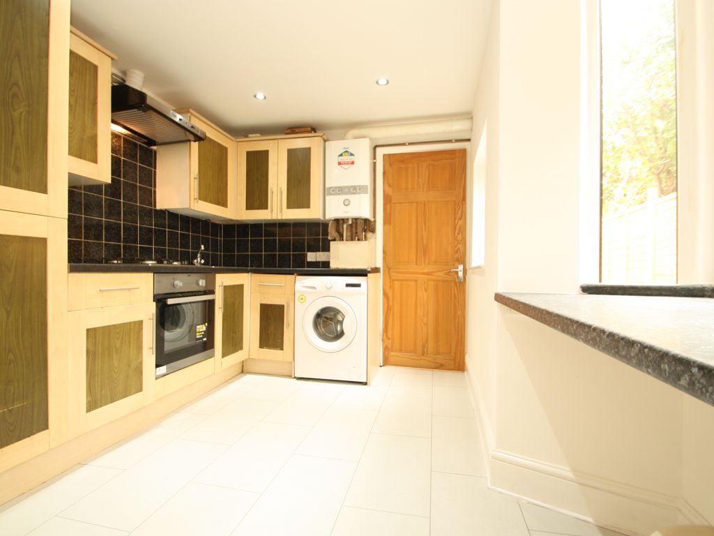 2 bed flat for sale in Stanley Road, Haringey N15, £445,000