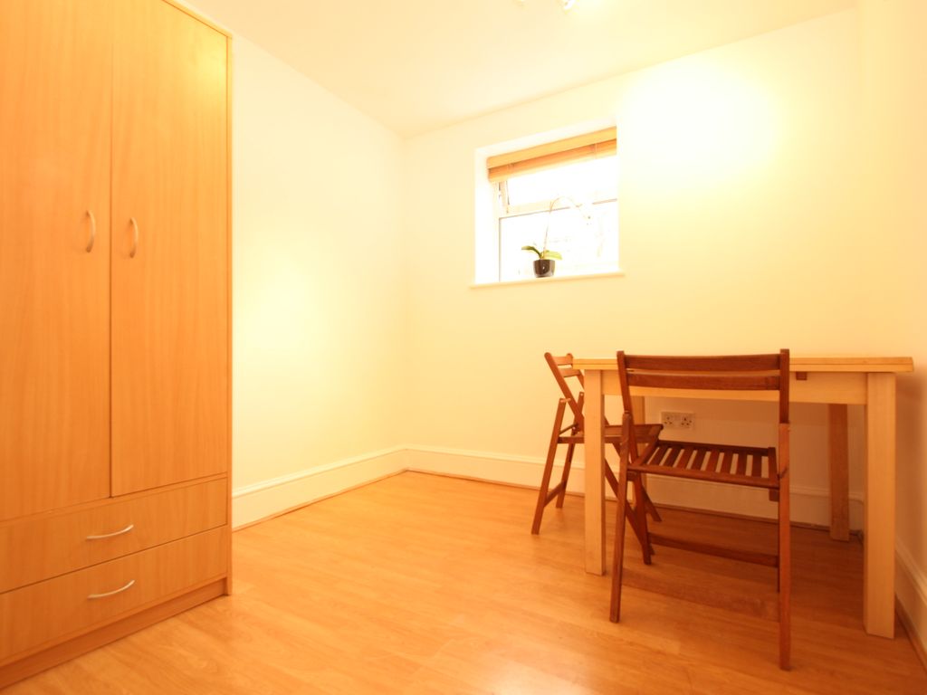 2 bed flat for sale in Stanley Road, Haringey N15, £445,000