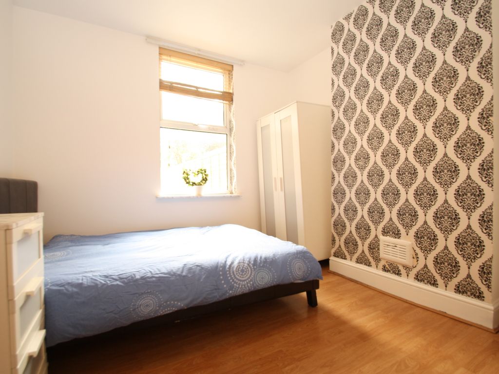 2 bed flat for sale in Stanley Road, Haringey N15, £445,000