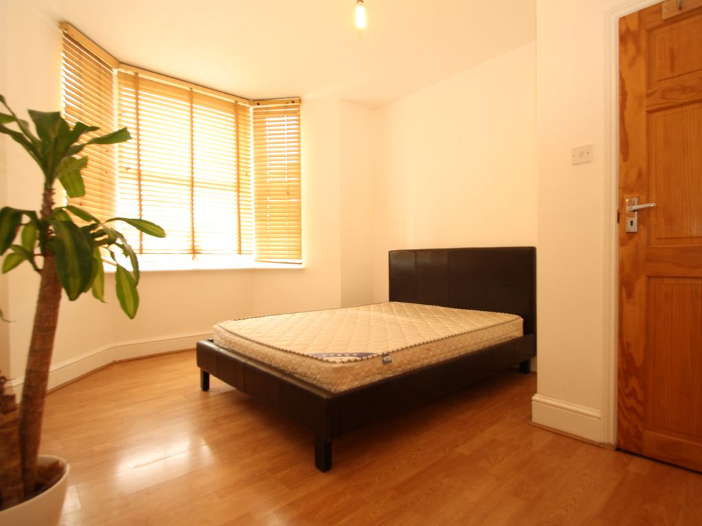 2 bed flat for sale in Stanley Road, Haringey N15, £445,000