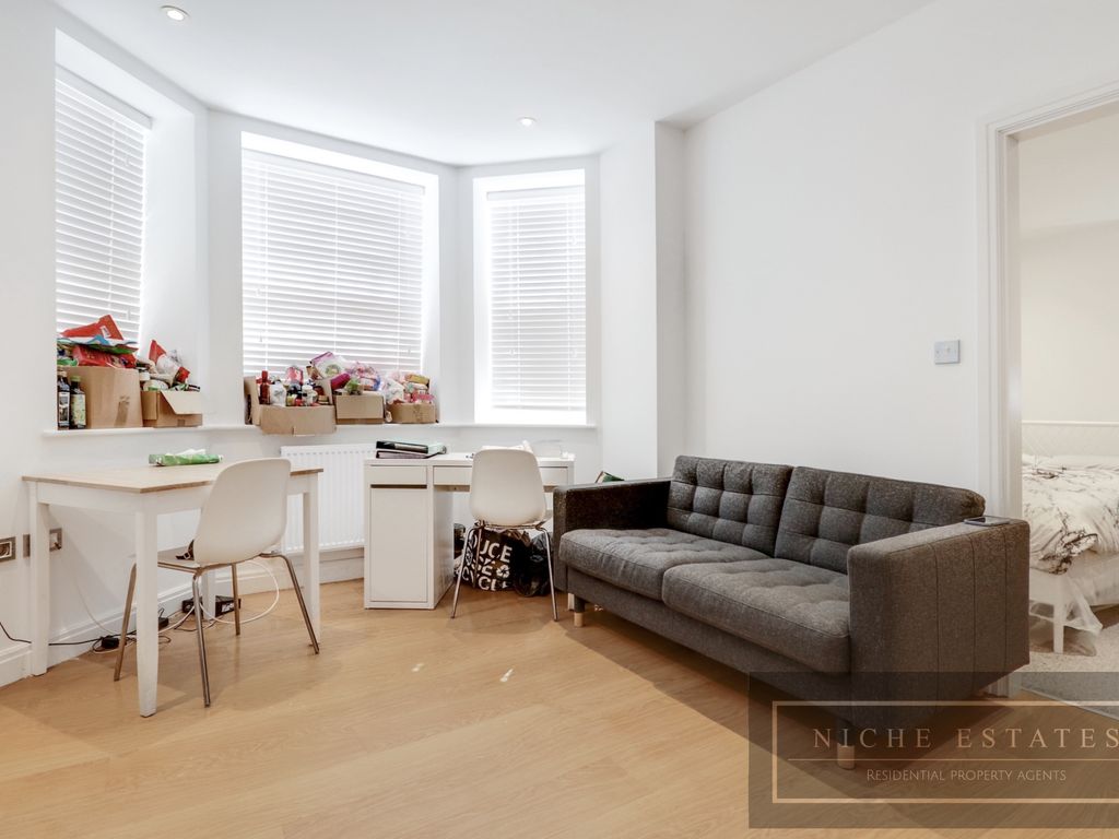 1 bed flat to rent in Nether Street, London N3, £1,325 pcm
