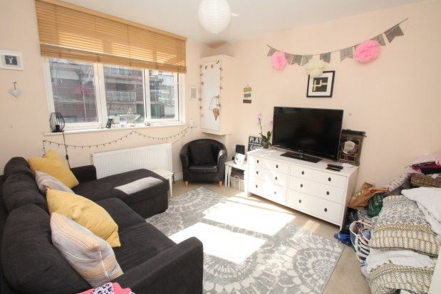 2 bed flat to rent in High Street, Beckenham BR3, £1,500 pcm