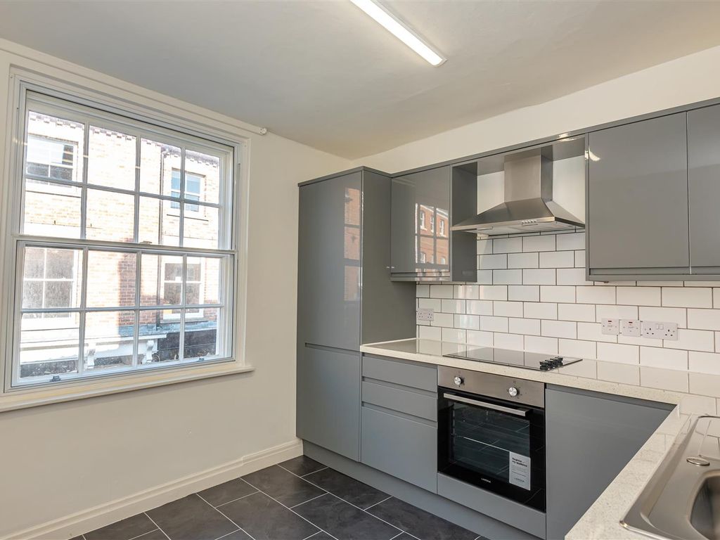 3 bed flat to rent in Walmgate, York YO1, £1,075 pcm