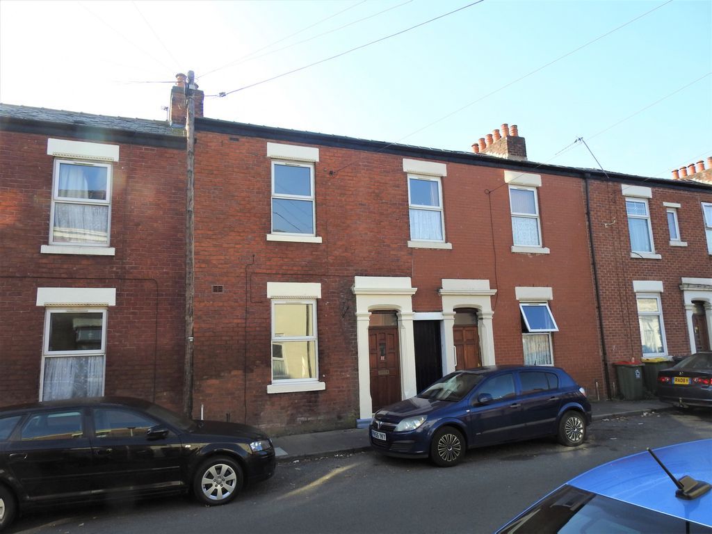 2 bed terraced house to rent in Castleton Road, Preston PR1, £695 pcm