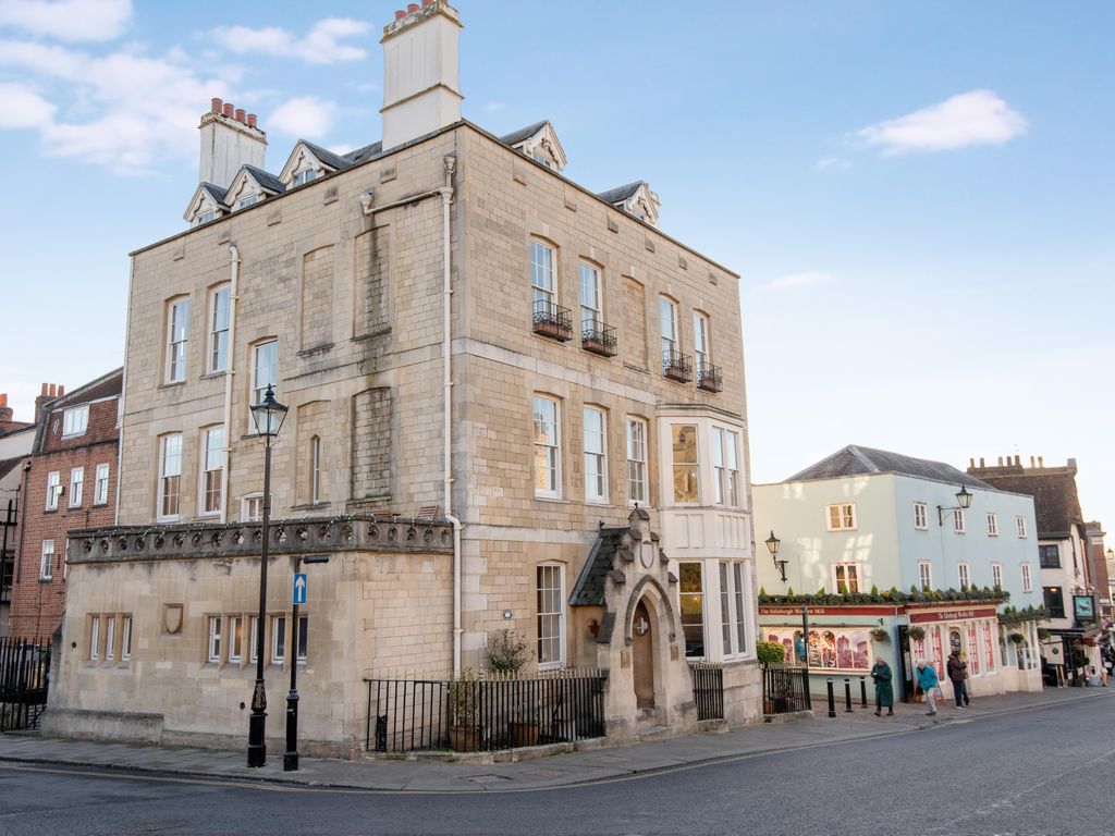 Office to let in Castle Hill House, Castle Hill, Windsor SL4, £37,200 pa