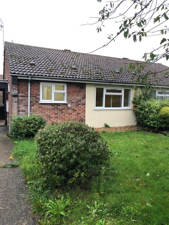 2 bed bungalow to rent in Melbourne Drive, Mildenhall IP28, £1,050 pcm