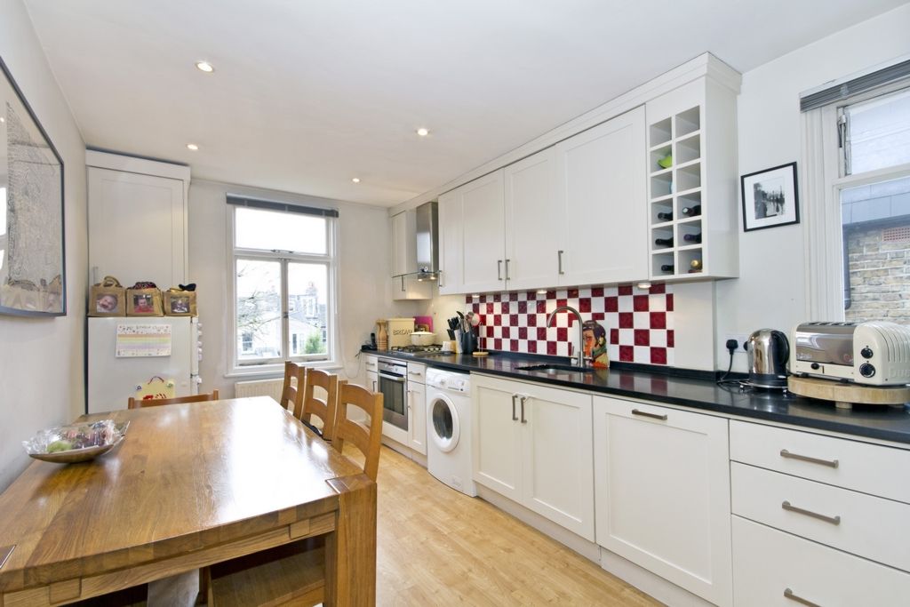 2 bed flat to rent in First Floor Flat, Bassingham Road, Earlsfield SW18, £2,200 pcm