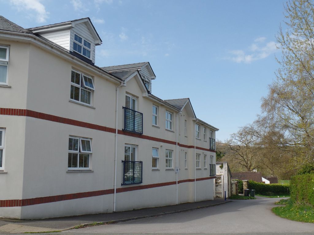 2 bed flat for sale in Ashburton Road, Bovey Tracey, Newton Abbot TQ13, £189,950