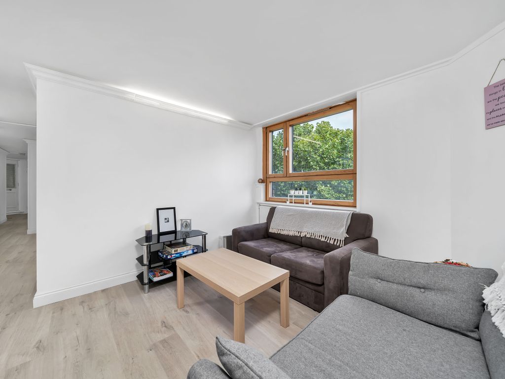 3 bed flat for sale in World's End Estate, London SW10, £495,000