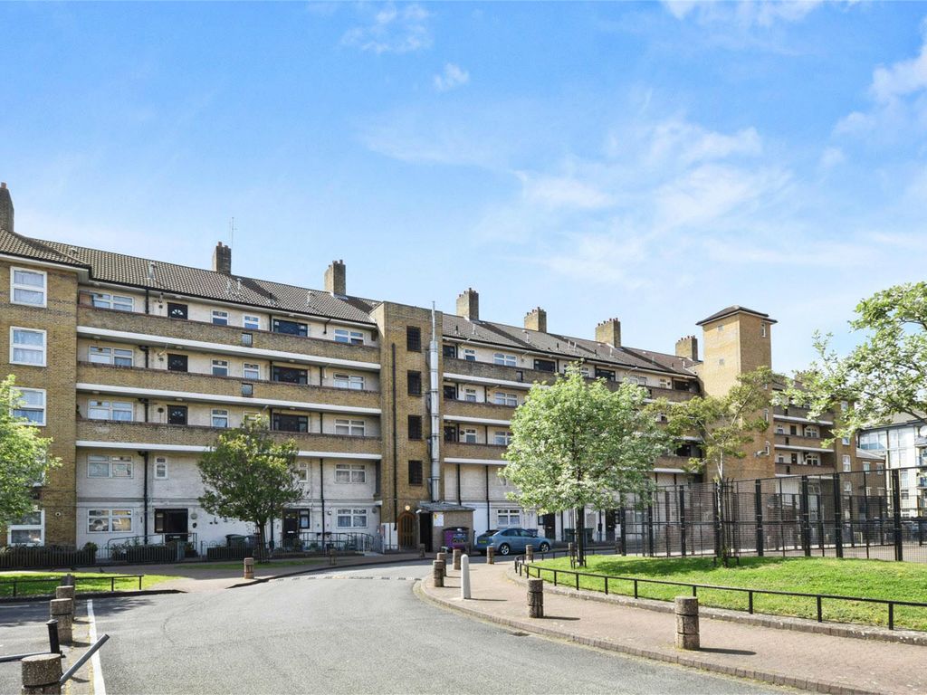 2 bed flat to rent in Ponsonby House, Bishops Way, London E2, £1,875 pcm