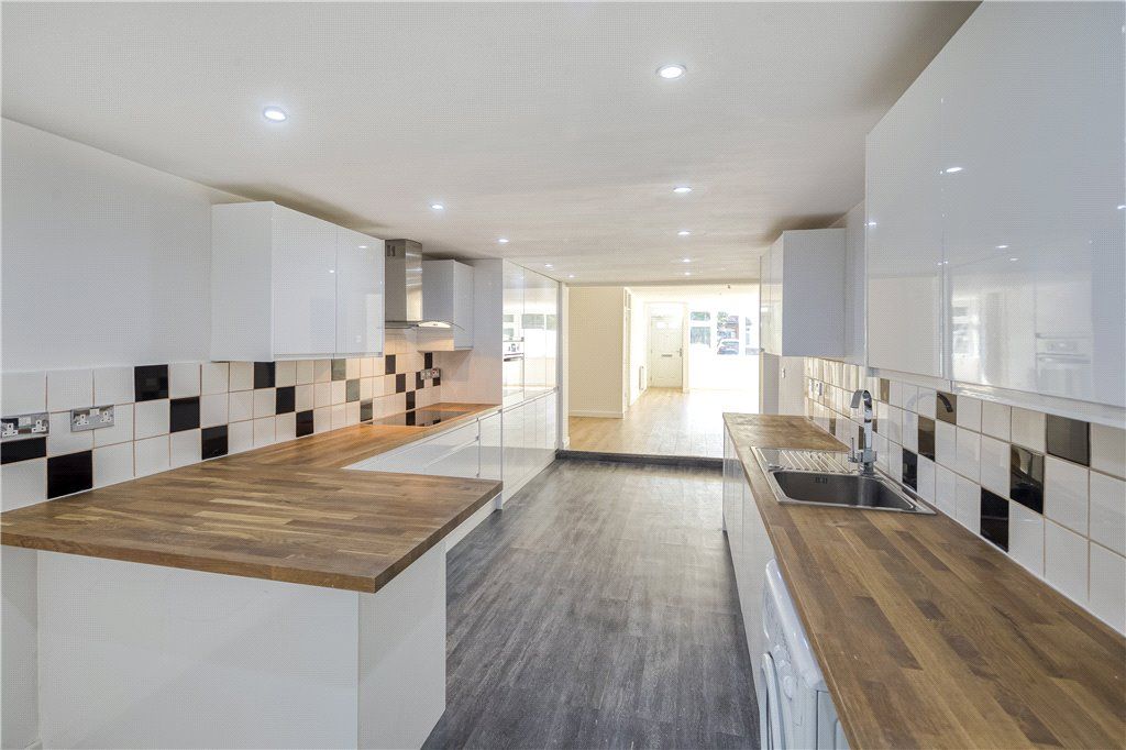 3 bed flat for sale in Durham Road, Wimbledon SW20, £590,000