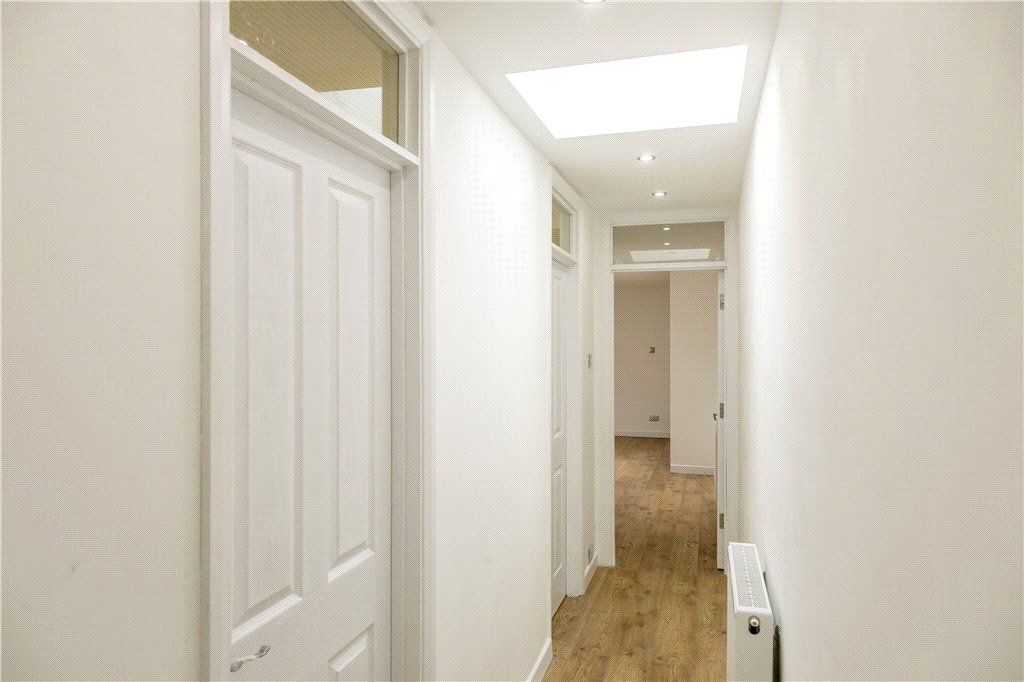 3 bed flat for sale in Durham Road, Wimbledon SW20, £590,000