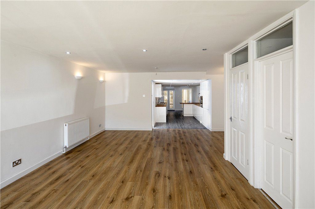 3 bed flat for sale in Durham Road, Wimbledon SW20, £590,000