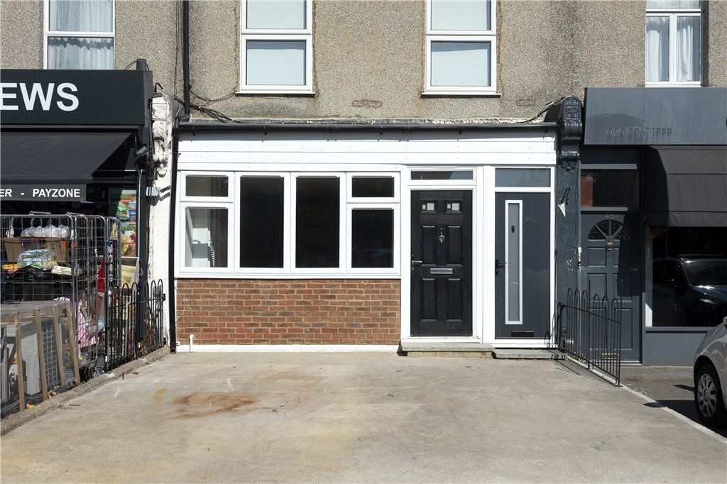 3 bed flat for sale in Durham Road, Wimbledon SW20, £590,000